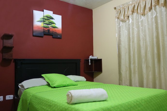 Imagen de la habitación del Hotel Alpachaca. Foto 17