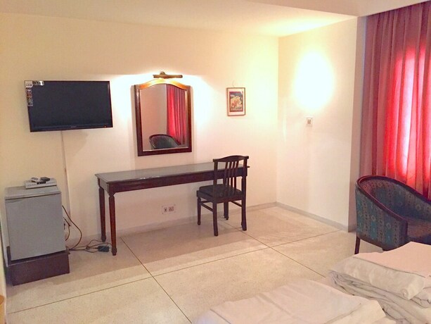 Imagen de la habitación del Hotel Alpana. Foto 19