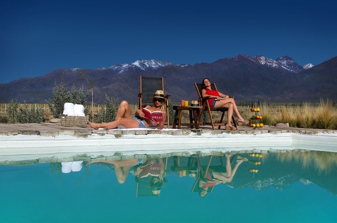 Imagen de la piscina del Hotel Alpasion Lodge. Foto 16