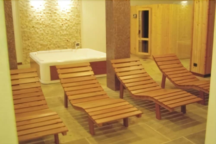 Imagen de la piscina del Hotel Alpechiara. Foto 12