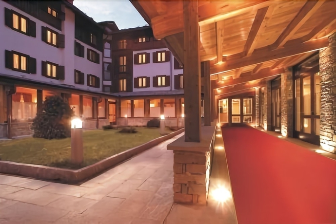 Imagen de los exteriores del Hotel Alpechiara. Foto 8