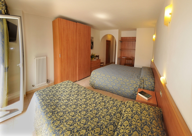 Imagen de la habitación del Hotel Alpen, Andalo. Foto 8
