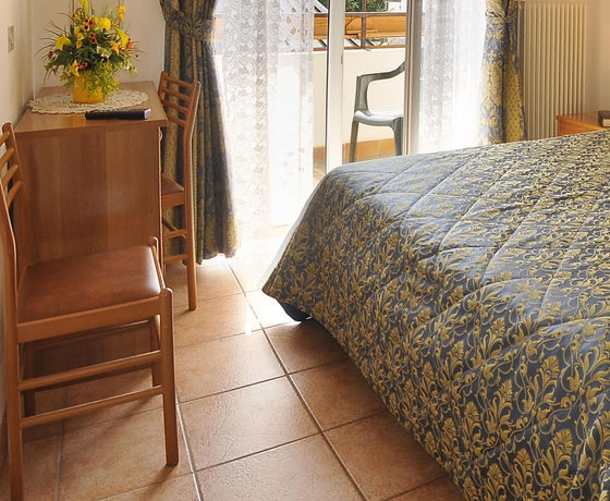 Imagen de la habitación del Hotel Alpen, Andalo. Foto 9