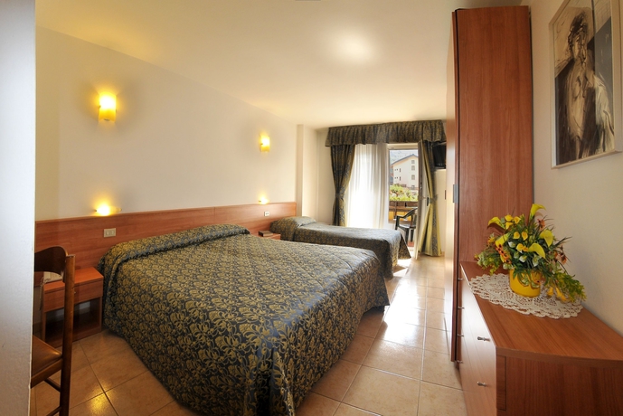 Imagen de la habitación del Hotel Alpen, Andalo. Foto 11