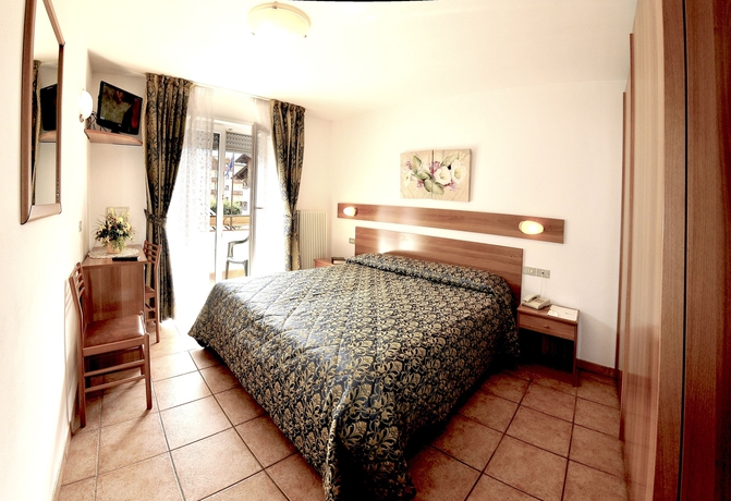 Imagen de la habitación del Hotel Alpen, Andalo. Foto 13