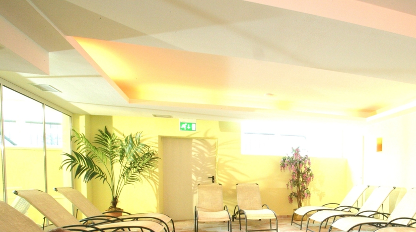 Imagen de la piscina del Hotel Alpen, Andalo. Foto 19
