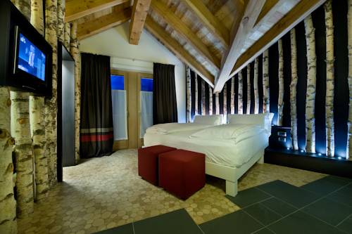 Imagen de la habitación del Hotel Alpen Chalet. Foto 13