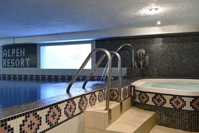 Imagen de la piscina del Hotel Alpen Resort. Foto 12