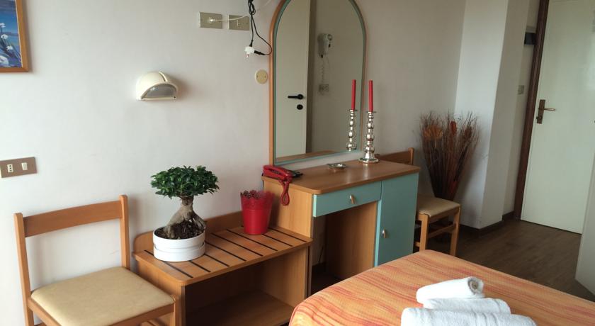 Imagen general del Hotel Alpen, Rimini. Foto 8