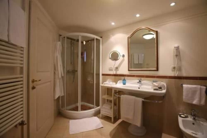 Imagen de la habitación del Hotel Alpen Suite. Foto 15