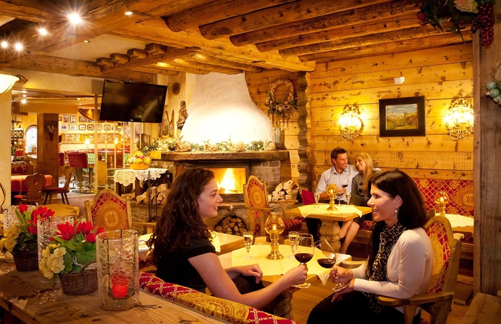 Imagen del bar/restaurante del Hotel Alpenbad Hohenhaus. Foto 6