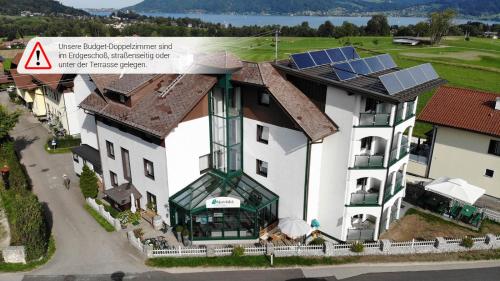 Imagen general del Hotel Alpenblick Attersee-Seiringer KG. Foto 6