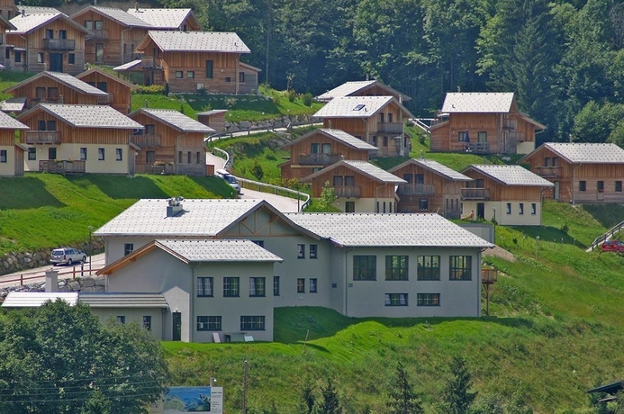 Imagen de los exteriores del Hotel Alpendorf Dachstein West. Foto 11