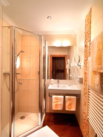 Imagen de la habitación del Hotel Alpendorf. Foto 10