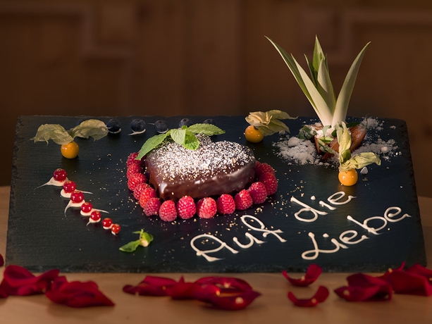 Imagen del bar/restaurante del Hotel Alpendorf. Foto 6