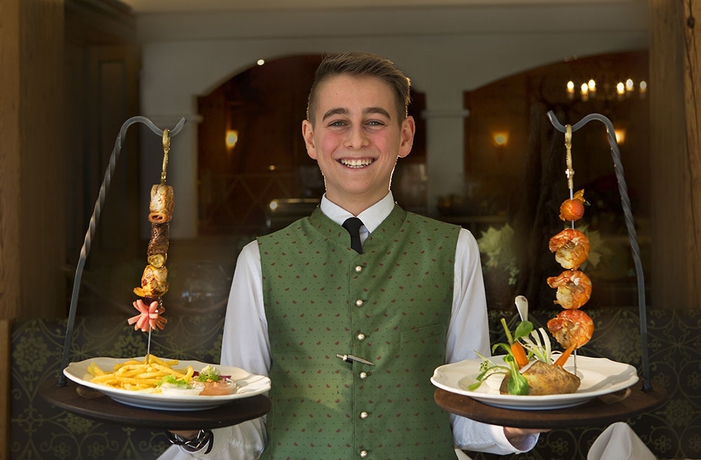 Imagen del bar/restaurante del Hotel Alpendorf. Foto 7