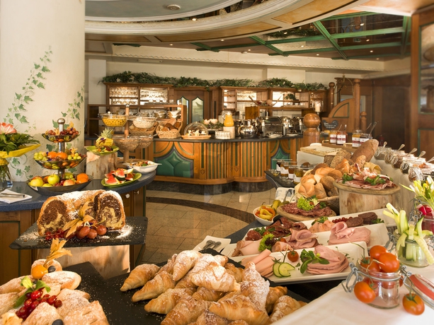 Imagen del bar/restaurante del Hotel Alpendorf. Foto 8