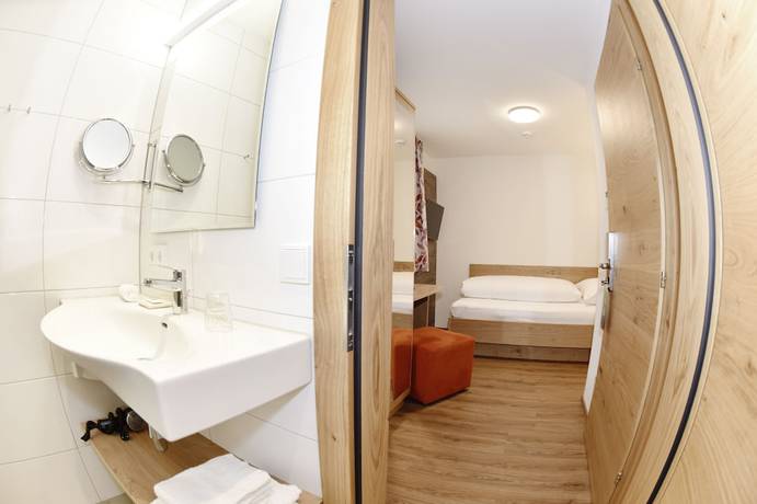 Imagen de la habitación del Hotel Alpenfeuer Montafon. Foto 6