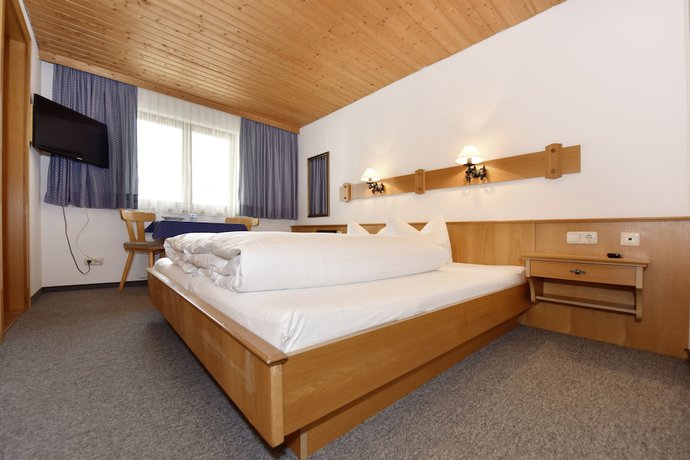 Imagen de la habitación del Hotel Alpenfeuer Montafon. Foto 16