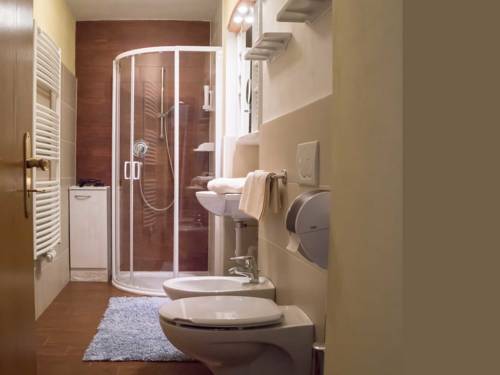 Imagen de la habitación del Hotel Alpenfriede, Curon Venosta. Foto 4