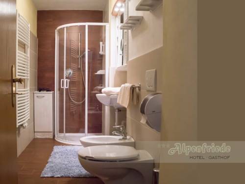 Imagen de la habitación del Hotel Alpenfriede, Curon Venosta. Foto 5