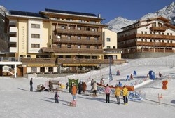 Imagen de los exteriores del Hotel Alpengasthof Gr&uuml;ner, S&ouml;lden . Foto 5