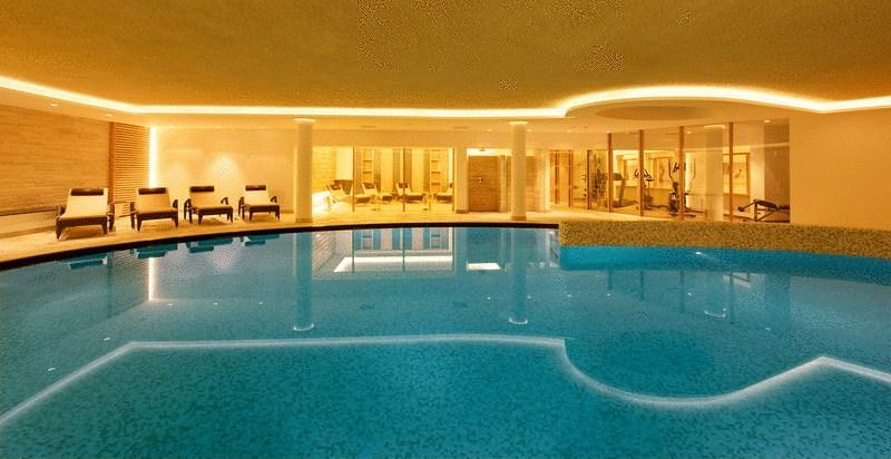 Imagen de la piscina del Hotel Alpenheim. Foto 4