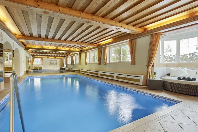 Imagen de la piscina del Hotel Alpenhof, Bad Wiessee. Foto 19