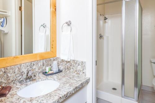 Imagen de la habitación del Hotel Alpenhof Lodge. Foto 3