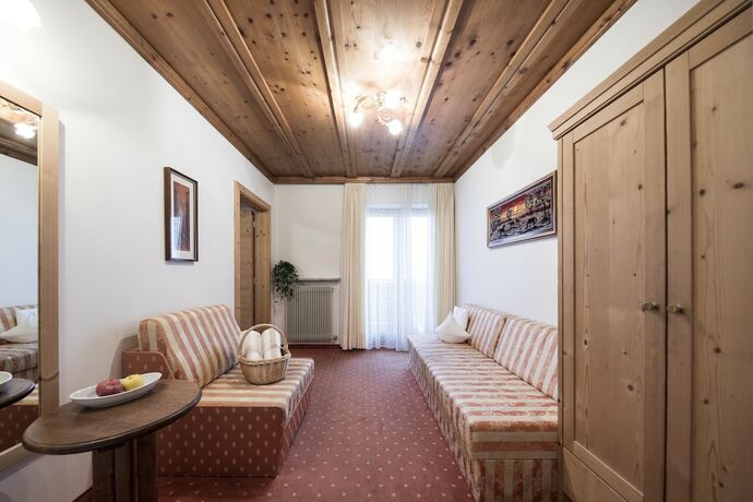 Imagen de la habitación del Hotel Alpenhof, St. Walburg - Santa Valburga. Foto 14