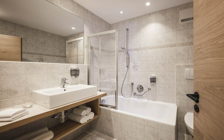 Imagen de la habitación del Hotel Alpenhof, St. Walburg - Santa Valburga. Foto 15