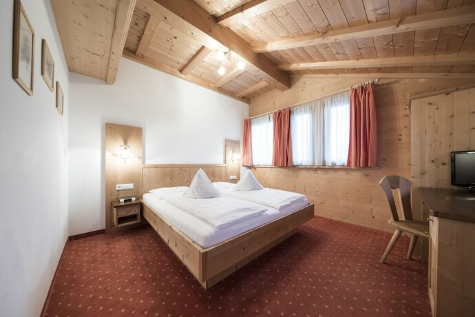 Imagen de la habitación del Hotel Alpenhof, St. Walburg - Santa Valburga. Foto 18