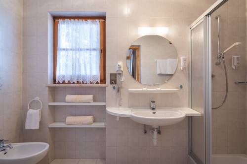 Imagen de la habitación del Hotel Alpenhof, Tirol - Tirolo. Foto 14