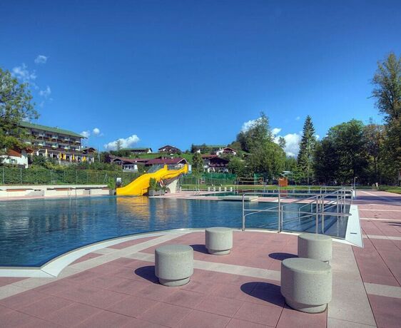 Imagen de la piscina del Hotel Alpenhotel Brunneck. Foto 12