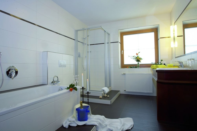 Imagen de la habitación del Hotel Alpenhotel Ernberg. Foto 8