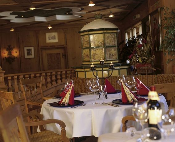 Imagen del bar/restaurante del Hotel Alpenhotel Ernberg. Foto 3