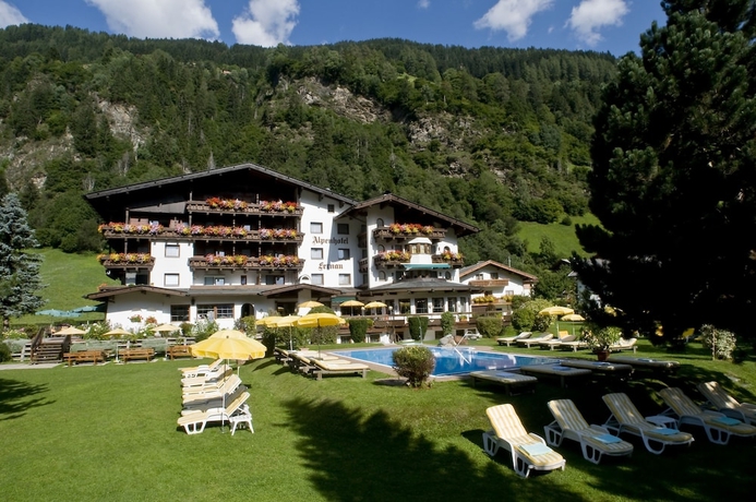 Imagen de la piscina del Hotel Alpenhotel Fernau. Foto 18