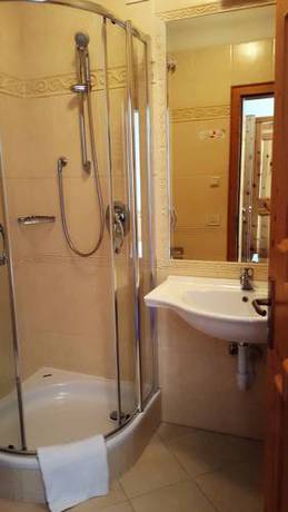 Imagen de la habitación del Hotel Alpenhotel Plaza. Foto 14