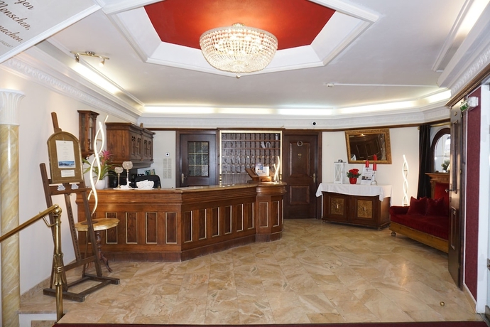 Imagen de los interiores del Hotel Alpenhotel Stefanie. Foto 18