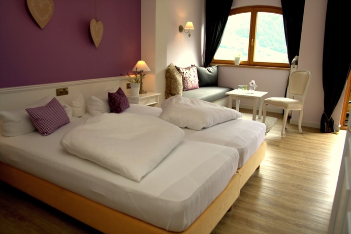 Imagen de la habitación del Hotel Alpenhotel Stefanie. Foto 13
