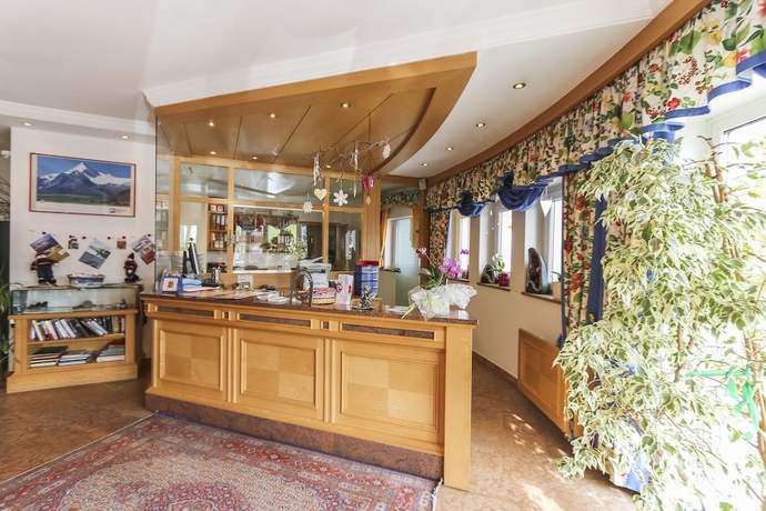 Imagen de los interiores del Hotel Alpenhotel Tauernstüberl. Foto 16