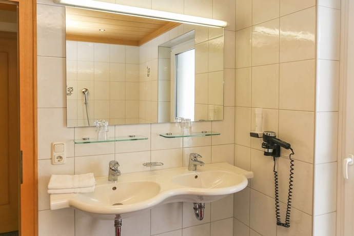 Imagen de la habitación del Hotel Alpenhotel Tauernstüberl. Foto 9