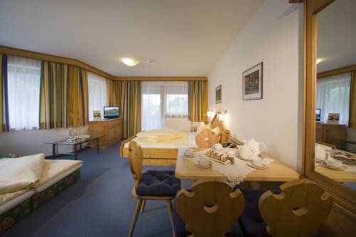 Imagen de la habitación del Hotel Alpenhotel Tirolerhof. Foto 11