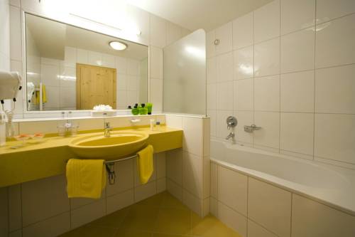 Imagen de la habitación del Hotel Alpenhotel Tirolerhof. Foto 14