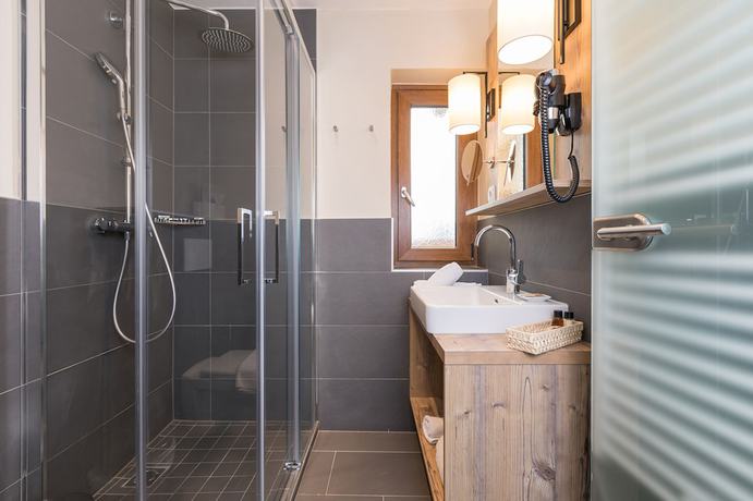 Imagen de la habitación del Hotel Alpenhotel Tirolerhof. Foto 16