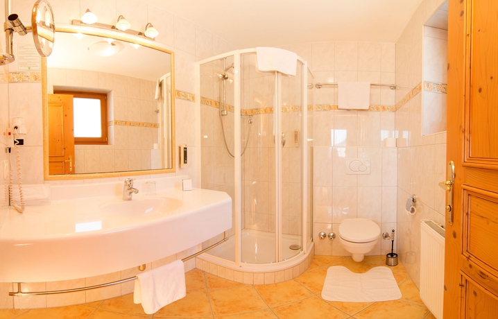 Imagen de la habitación del Hotel Alpenhotel Tirolerhof. Foto 5