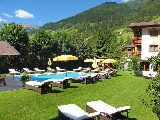 Imagen de la piscina del Hotel Alpenhotel Tirolerhof. Foto 15