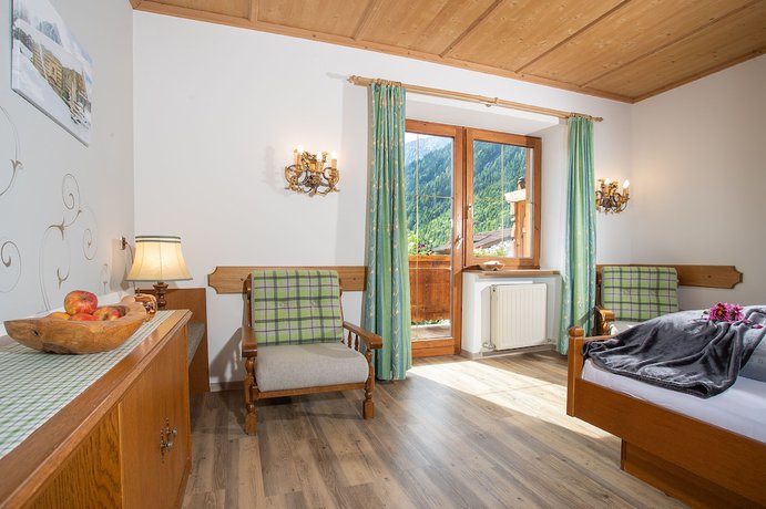 Imagen de la habitación del Hotel Alpenhotel Tyrol. Foto 17