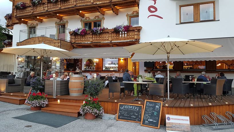 Imagen del bar/restaurante del Hotel Alpenhotel Tyrol. Foto 3