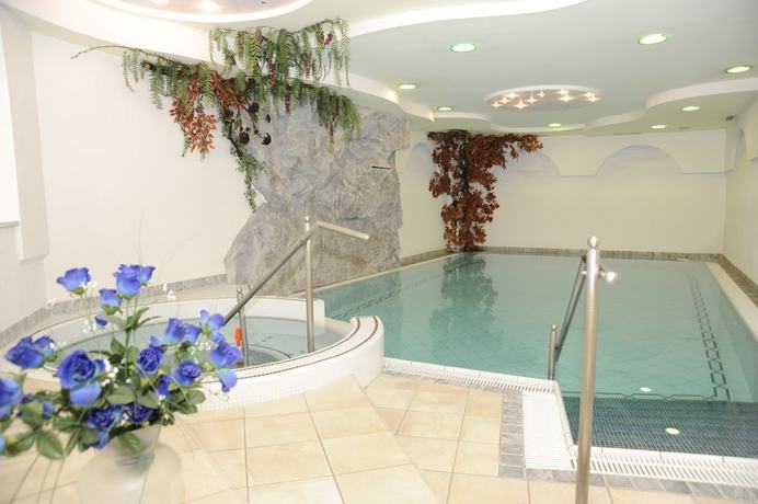 Imagen de la piscina del Hotel Alpenjuwel. Foto 17